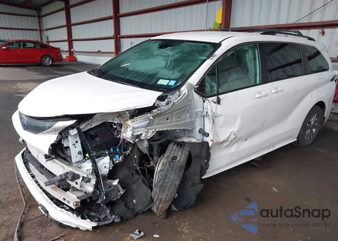 2022 Toyota Sienna Le z USA, uszkodzony, nr VIN 5TDKRKEC4NS078797